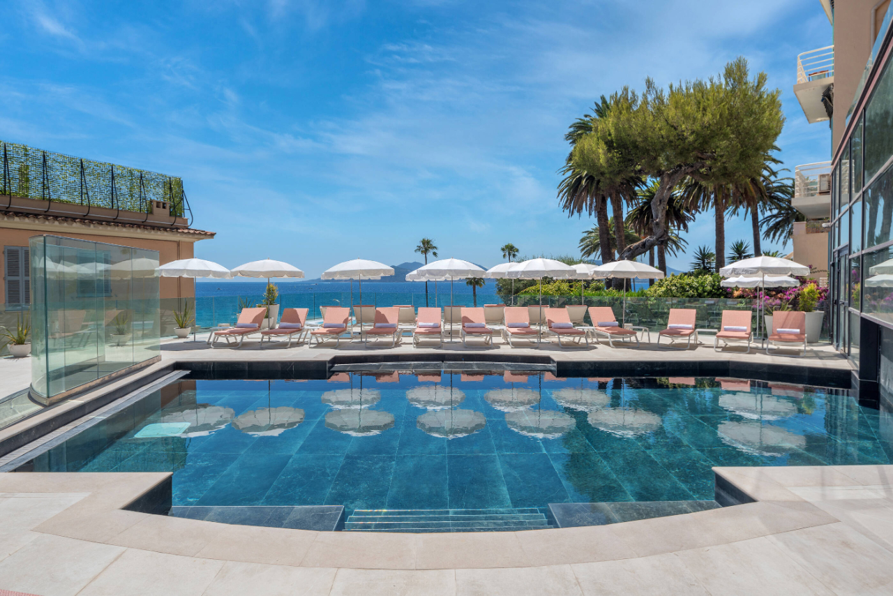 Canopy by Hilton Cannes pool